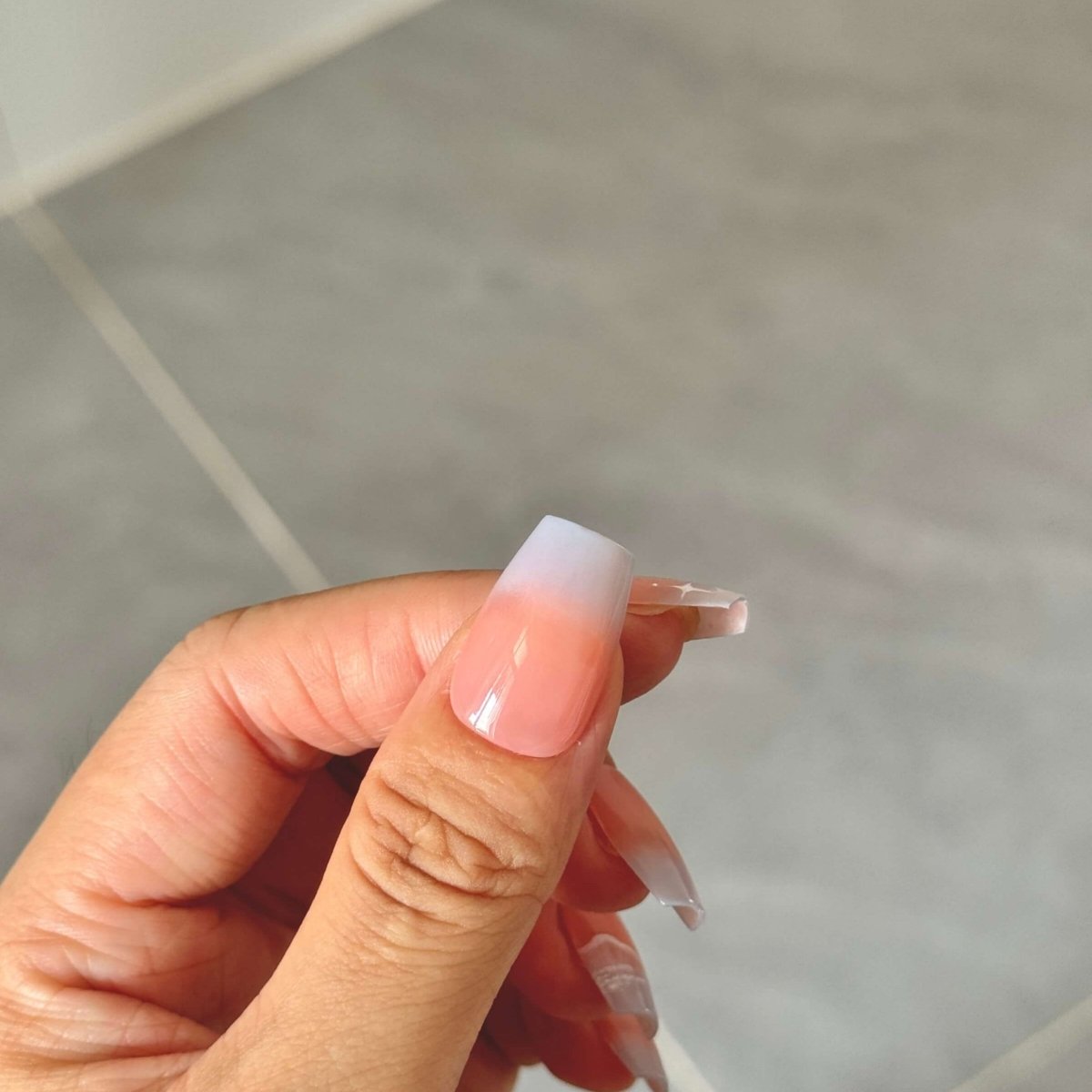 Gradient Cloud Press - On Nails | Nude Coffin Shape with Blue Tips & White Veins | Reusable Minimalist Set - Yuhher